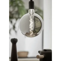 LED-polttimo Eglo E27 G200 4W 2200K savunharmaa