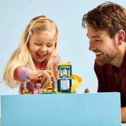 LEGO Bluey 11201 Blueyn ja Katin hupihetket leikkikentällä