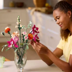 LEGO Botanicals 10342 Kaunis vaaleanpunainen kukkakimppu