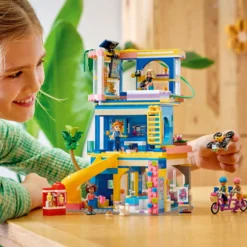 LEGO Friends 42689 Heartlake Cityn ystävysten kerhotalo