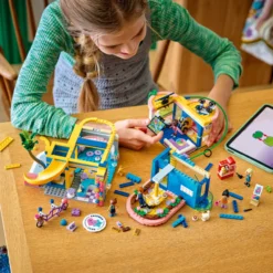 LEGO Friends 42689 Heartlake Cityn ystävysten kerhotalo