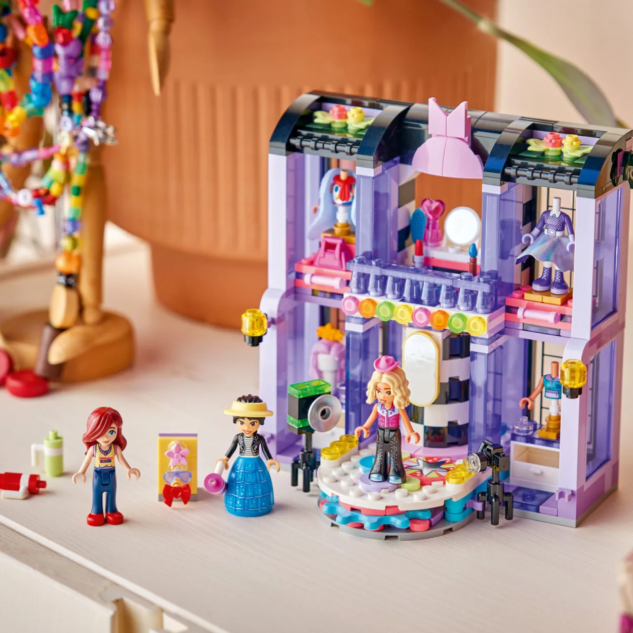 LEGO Friends 42685 Heartlake Cityn muotinäytös
