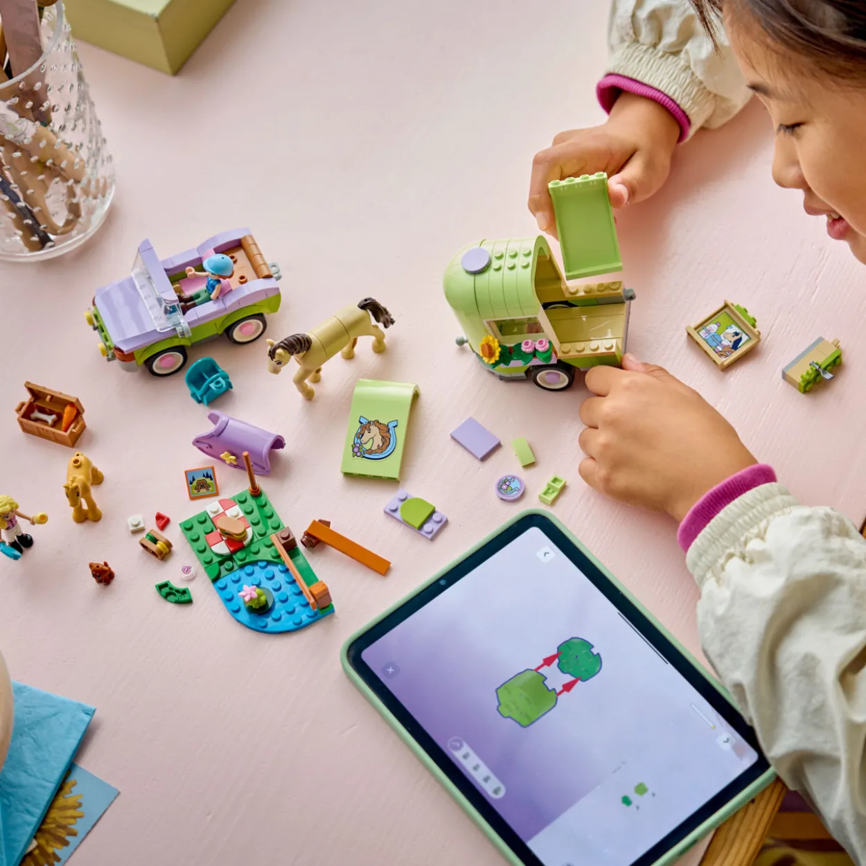 LEGO Friends 42695 Hevosen ja varsan kuljetusvaunu