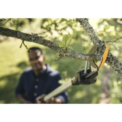 Puutarhan monitoimileikkuri Fiskars PowerGear™X UPX82