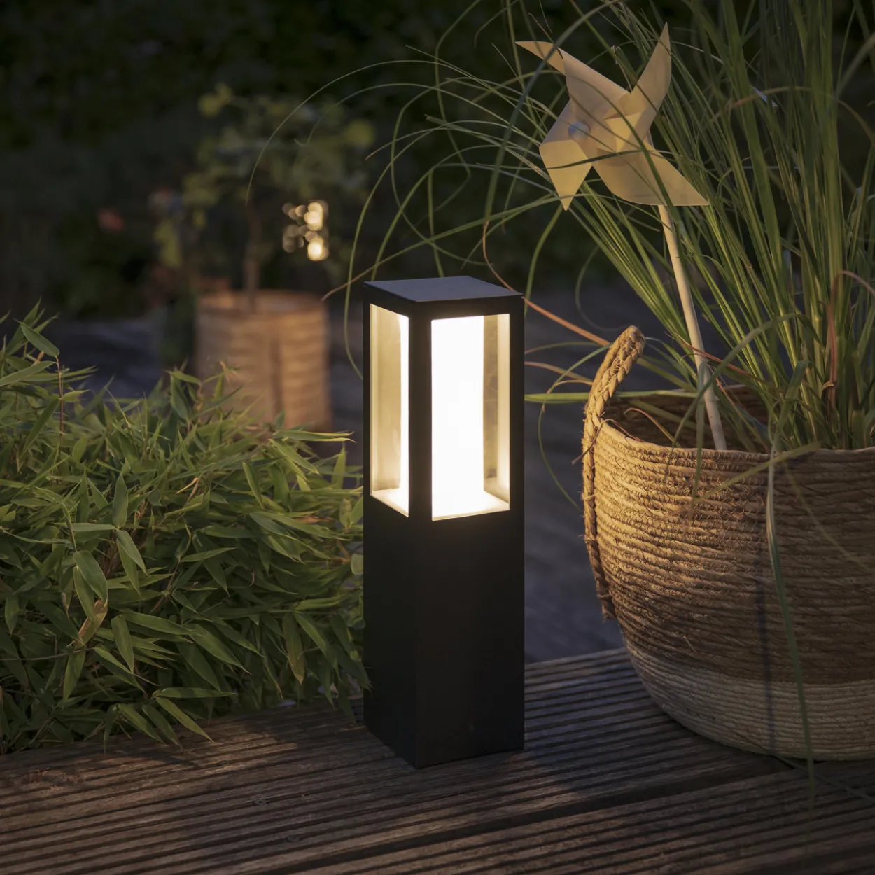 Pylväsvalaisin Philips Hue Impress White and Color Ambiance 2x8W, musta