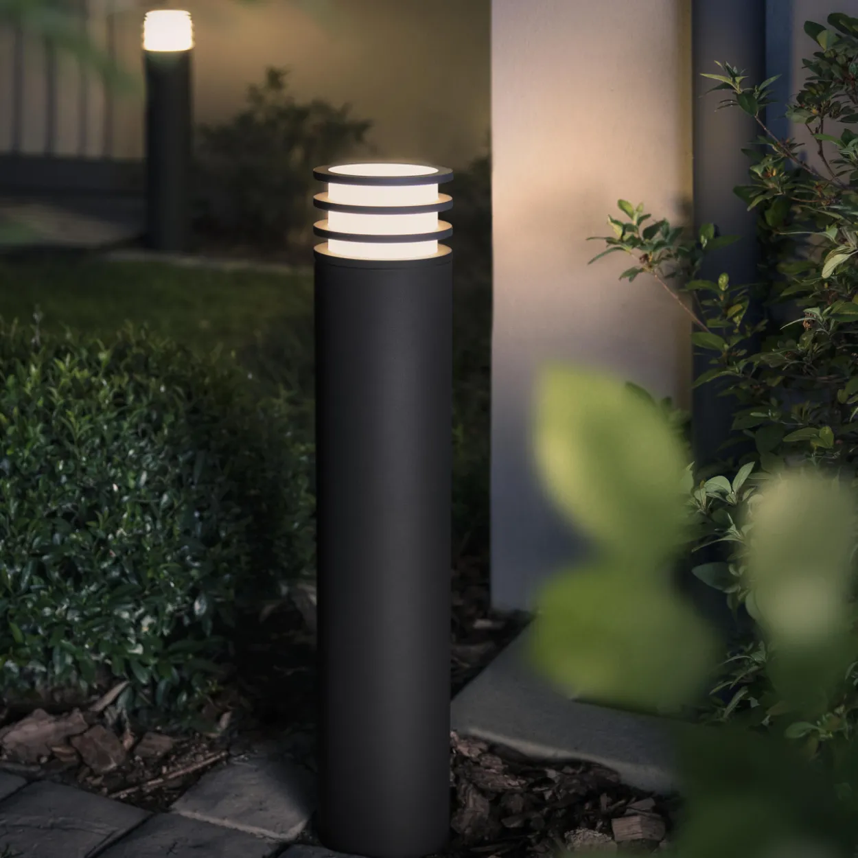Pylväsvalaisin Philips Hue Lucca 9W 230V, antrasiitti