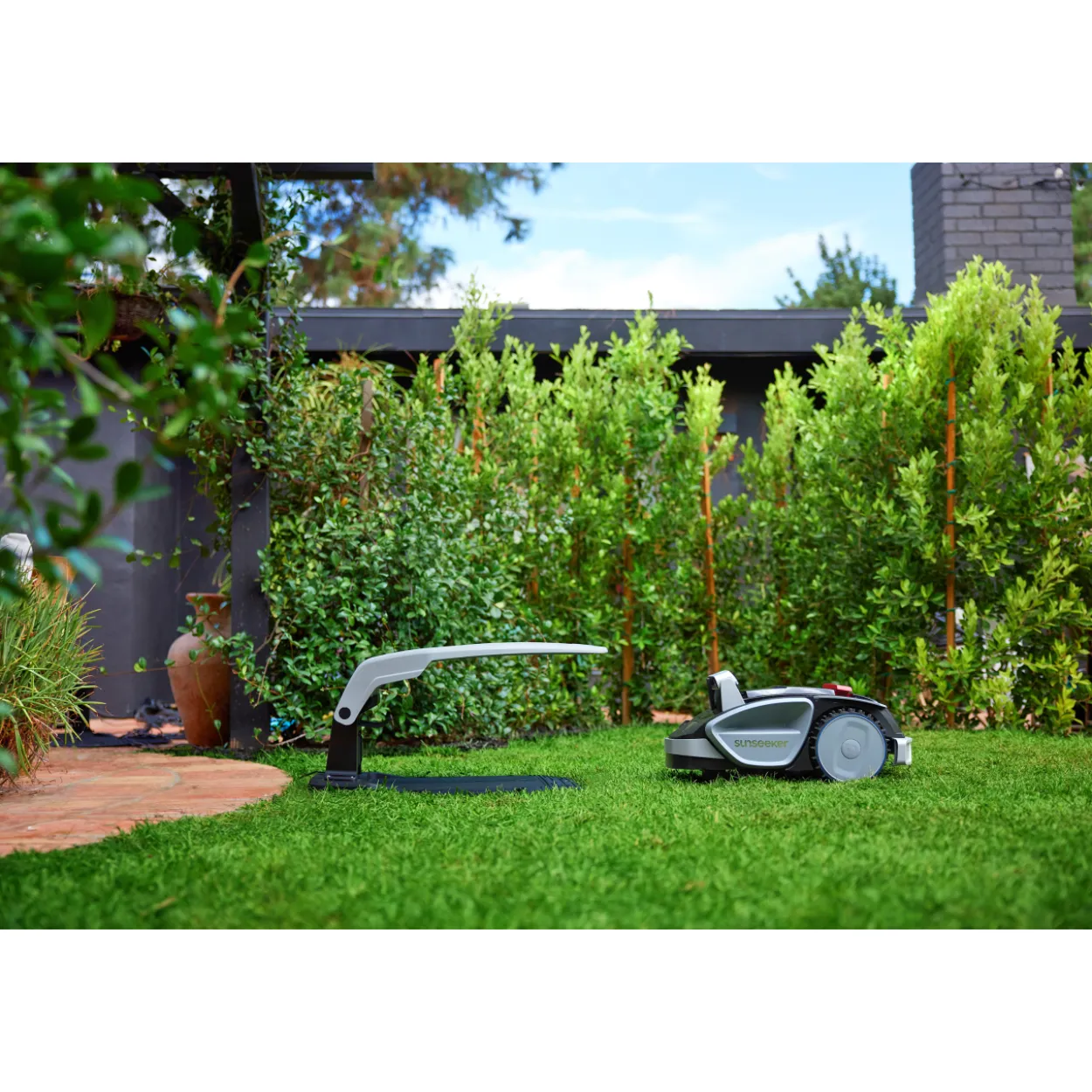 Robottiruohonleikkuri Sunseeker V3 600m² rajalangaton