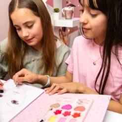 Suunnittelukirja TOPModel Make-up Studio