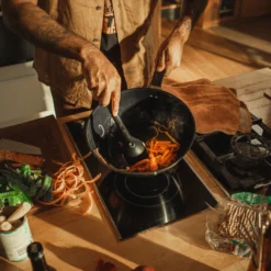 Wokkipannu Fiskars 28 cm Functional Form